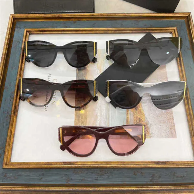 2024 meilleurs designers 10% de réduction sur le concepteur de luxe Nouveaux lunettes de soleil pour hommes et femmes 20% de réduction sur le petit parfum pour les yeux triangulaires CH6054