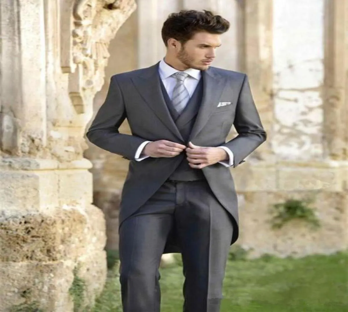 الأنيقة الزفاف tuxedos tailcoat بدلات ناجحة لرجال العريس الرجال يناسب ثلاث قطع حفلة موسيقية بدلات رسمية سترة