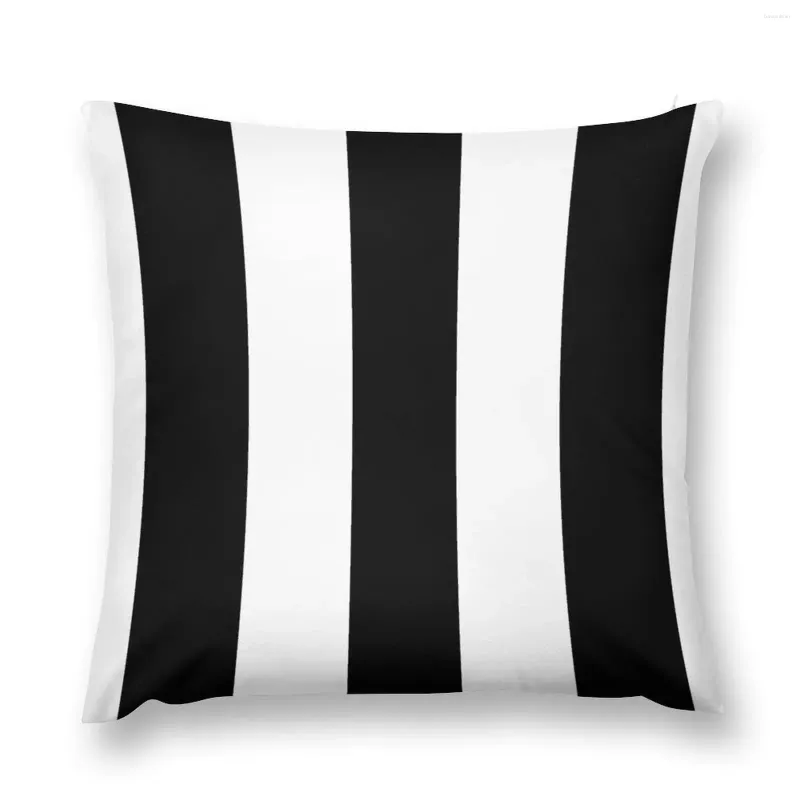 Подушка черно -белые полосы бросает на вышивную крышку домашнего декора