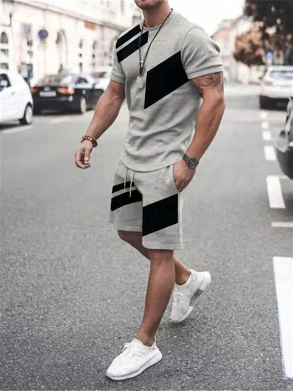 Summer Mens Leisure Sports Lashing Tshirt Shorts الشخصية الموضة البسيطة ذات الحجم المتضخم مجموعة Twopiece Set 240329