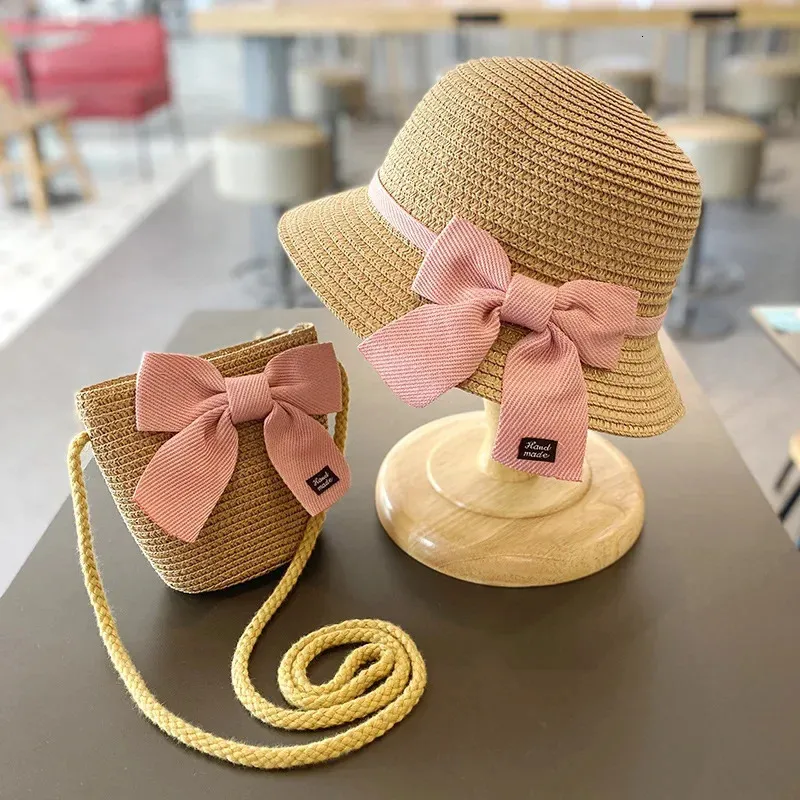 Kids Sun Sun Summer Straw Baby Girls Sac Cap Ensemble bébé voyage Protection solaire Protection de plage Chapeaux de plage Chapeau de pêcheur pour enfants 2-5 ans 240319