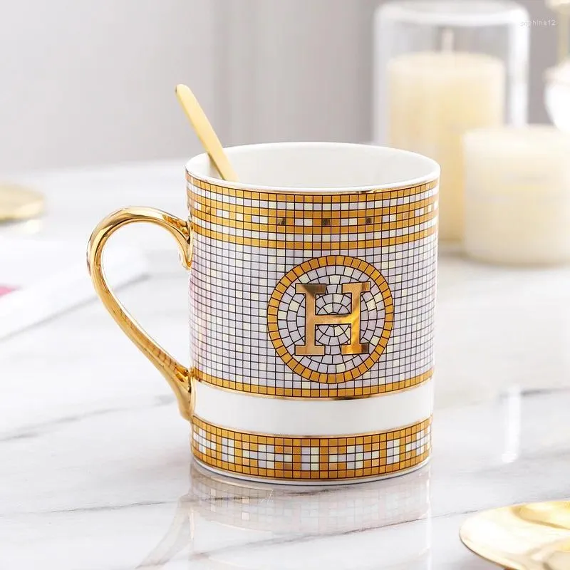 Tasses hétéros européen dessin en or edge en céramique mark tasse à la maison petit-déjeuner midi