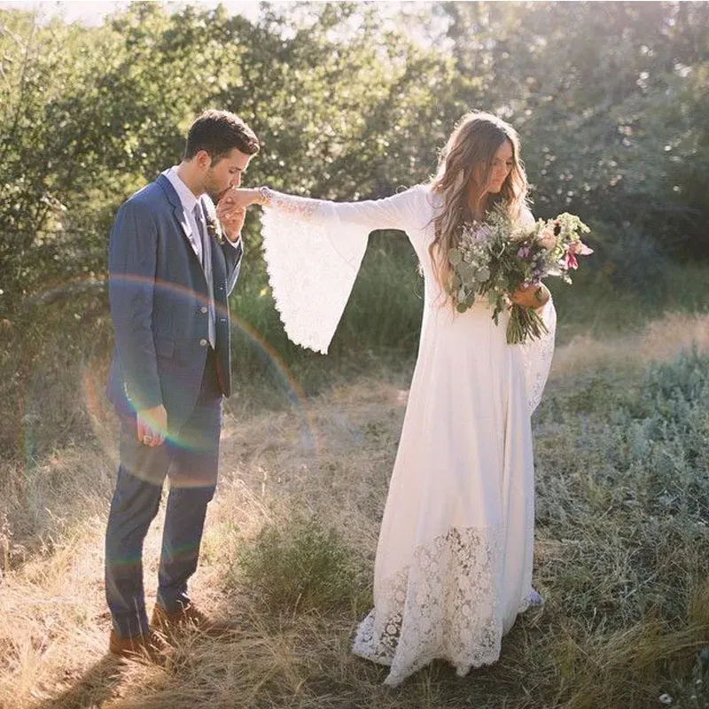 Jurken nieuwste Boheemse trouwjurk landelijke stijl boho trouwjurken v nek flare bell mouwen met pure kant op maat gemaakt