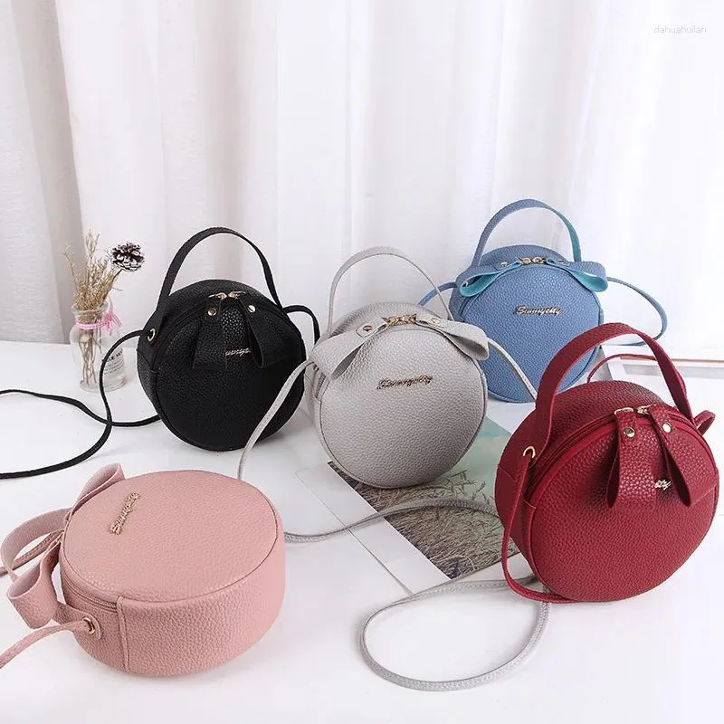 Axelväskor Portable Cosmetic Bag Foreign Trade 2024 Spring Women's Lovely Small Round Single Oblique Cross