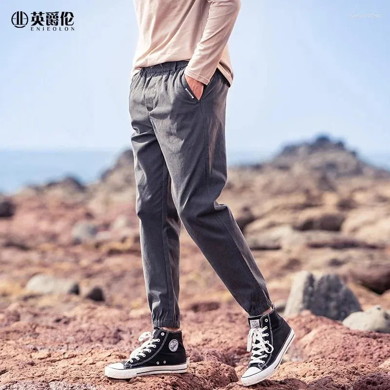 Pantalon masculin yingjuelun automne / hiver en peluche épaissie de couleur unie de couleur décontractée cordon de cordon