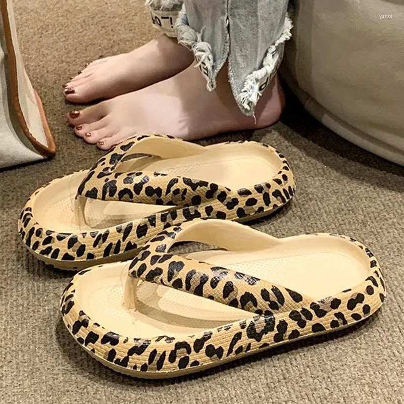 Hausschuhe Mode Leopard Eva Flip Flops für Frauen Sommer 2024 Clip Toe Plattform Frau weiche einzige Slip Beach Rutschen Sandalen