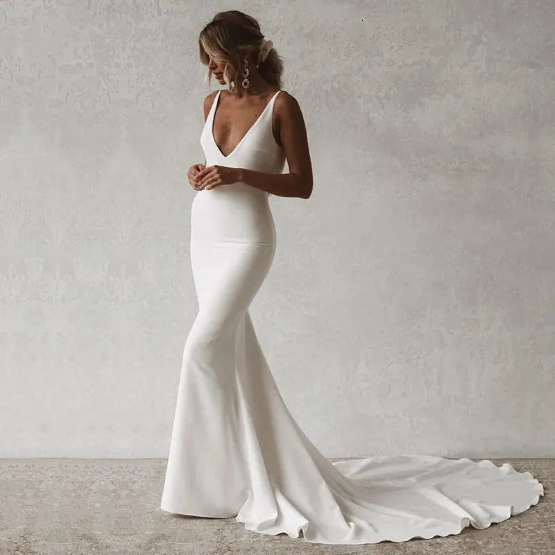 Sexy Meerjungfrau Hochzeitskleid Vneck Open Back Boho Kleid Einfache schlichte lange Zugknöpfe Strand Brautrobe de Mariee 240329