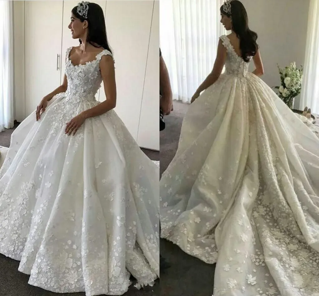 Robes 2018 Elegant Scoop en dentelle appliques Aline Robes de mariée 3dfloral Perles sans manches Tulle Hollow Vback Chapel Train plus taille Bri