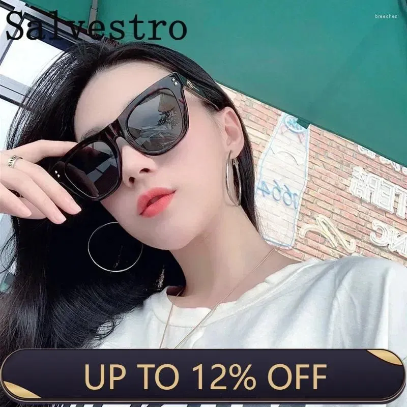 Lunettes de soleil Luxury Women Fashion Web Celebrity Blogger Star Rivet Brand Design Box Case Fime Firls Va4093 Eyewear