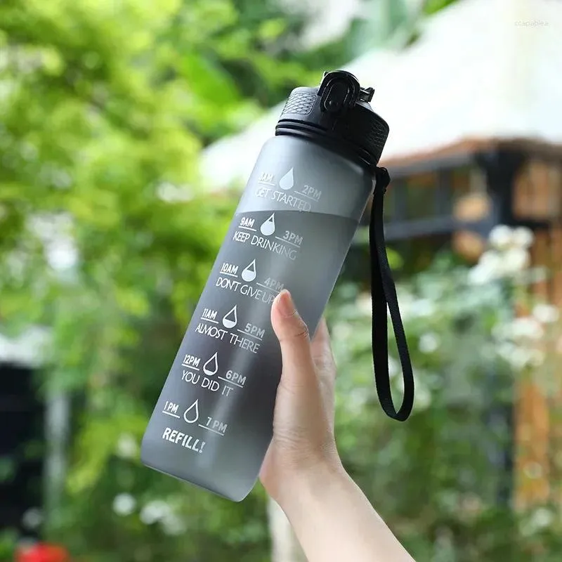 Vattenflaskor 1 st 1 liter stor kapacitet sport mugg halm plast utomhus rese fitness flaska kök