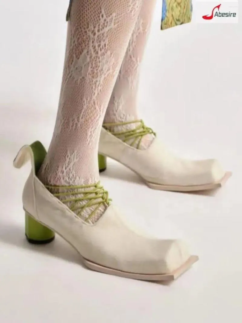 Kleiderschuhe Nischendesign Retro Spezial geformtes quadratisches Zehen dicker Ferse und dünner Gurt Kombination Tasche High Damen's Single