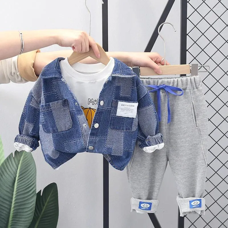 Kläduppsättningar småbarn kläder våren hösten baby pojke kläder koreanska denim jackor vita t-shirts byxor för barnens träningsdräkter