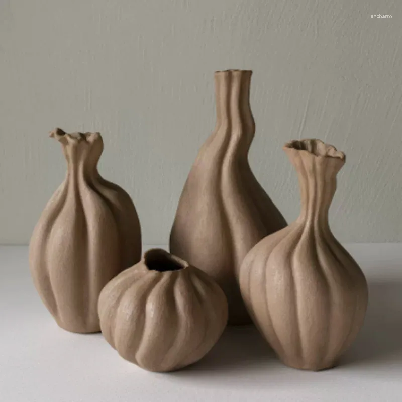 VASES CERAMIC VASE不規則な手仕事フラワーアレンジメントアクセサリーストライプハンドピンチ磁器工芸品の家の装飾