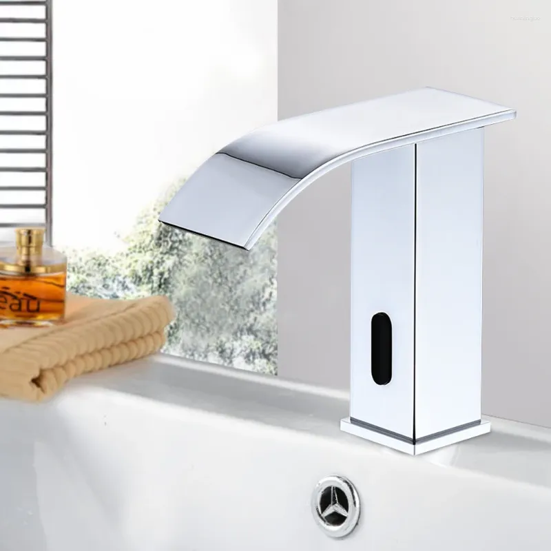 Robinets de lavabo de salle de bain bassin mains automatiques touchent le capteur gratuit robinet d'eau froide