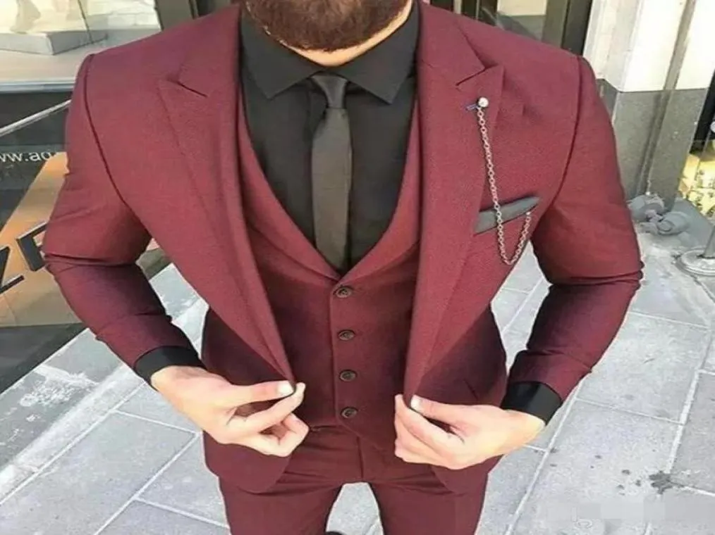 Fit 2019 Bourgogne Groom Tuxedos Utmärkta män Bröllopsmobor Högkvalitativa män Formella affärer prom parti suitjacketpantstieve6434898