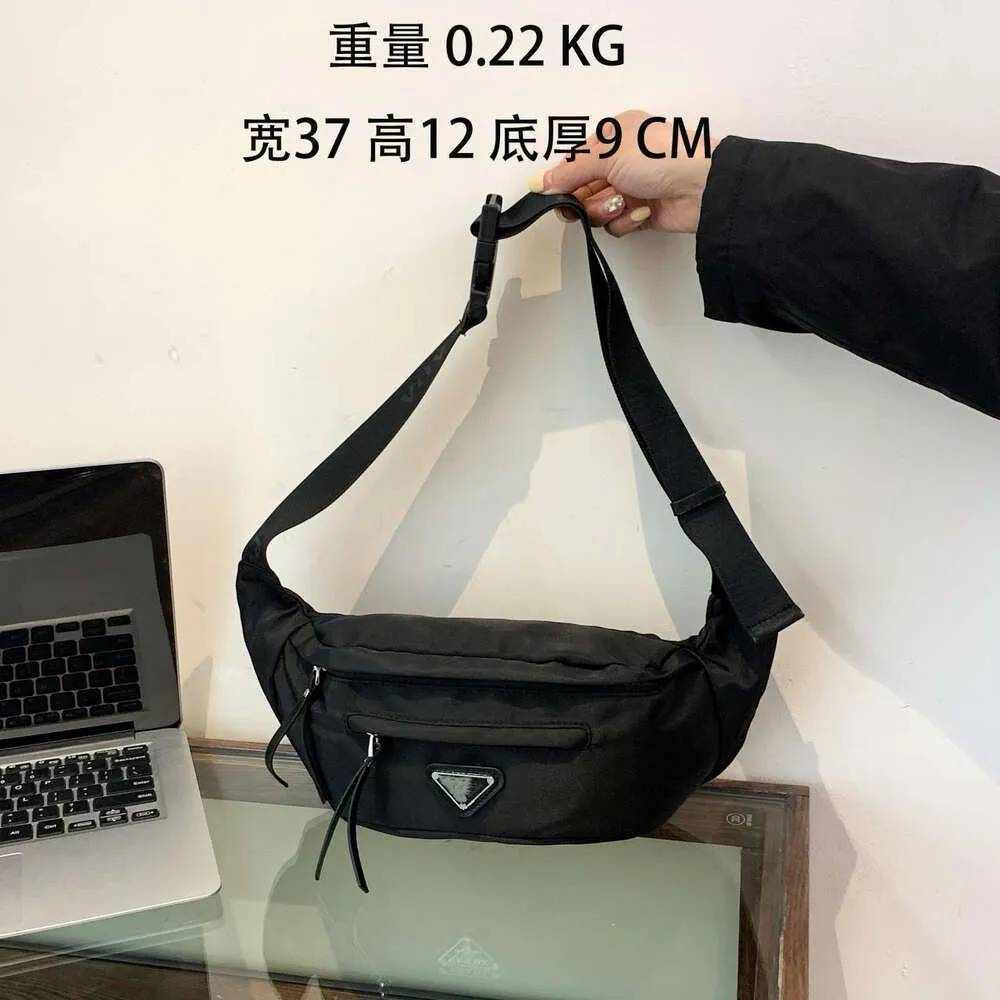 Winkels exporteren ontwerper crossbody tassen modieuze zwarte taille tas 2024 nieuw veelzijdig casual met grote capaciteit en lichtgewicht stof voor beide mannen vrouwen