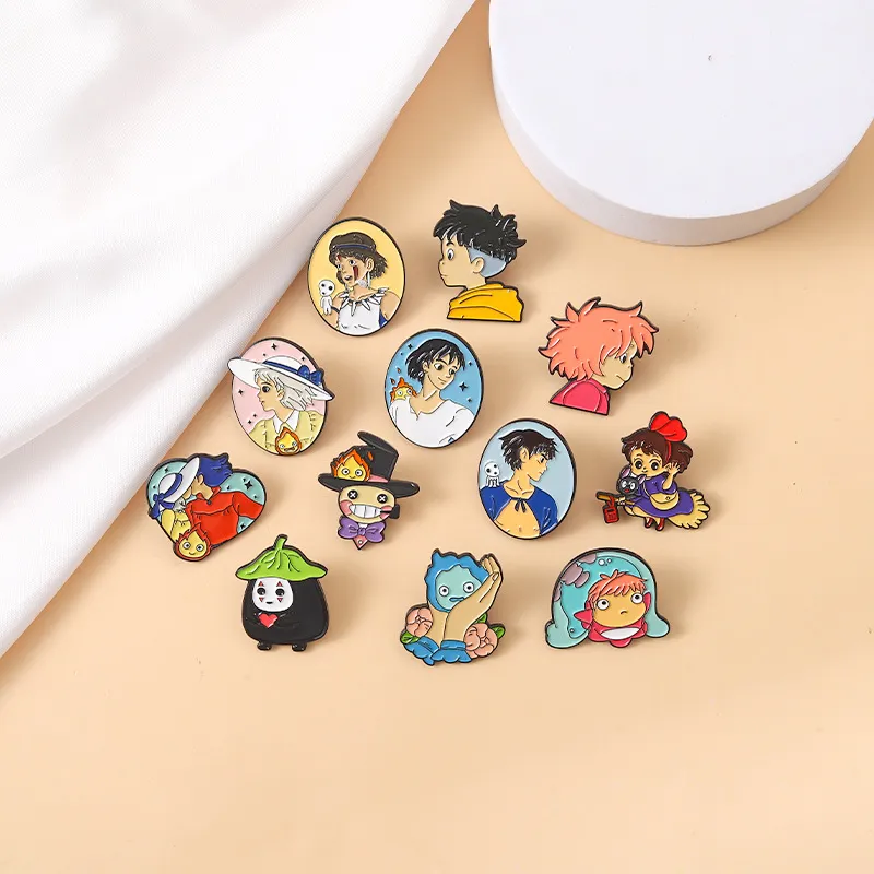 giapponese Spirited Away No Face Man Dragon Calcifer Movie Film Enamel Pins Cine Film Anime Giochi Pins Hard smalta raccolta badge di spille da cartone animato in metallo