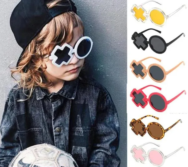 Schattige kinderen xo zonnebril cool unieke ontwerper street mode mode jongens tinten kinderen zonnebril oculos uv400 len jok zonnebril 20 stks