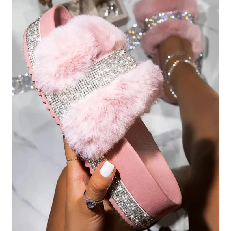 Summer Designer Fur Rhinestone tofflor Women Luxury Platform Heel Fluffy Furry Slides Outside Beach Flip-Flop Ladies 240321