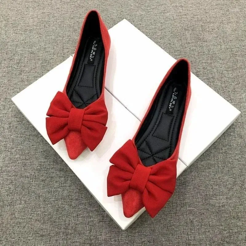 Chaussures décontractées 2024 Flat-fond peu profonde Red Bot Soft Bottom Four Seasons Joker Fairy Femme Femme Chaussures pour femmes coréennes.