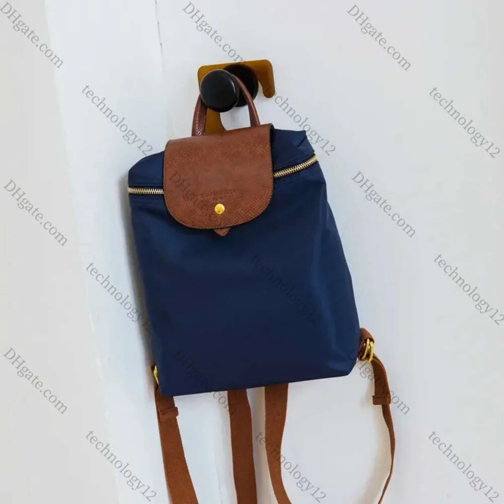 2024 Vintage Fashion Womens Backpacks Nouveaux écoles d'étudiants d'étudiants multi-fonctionnaires Sac à dos Portable Voyage de voyage Pac à main pour femme