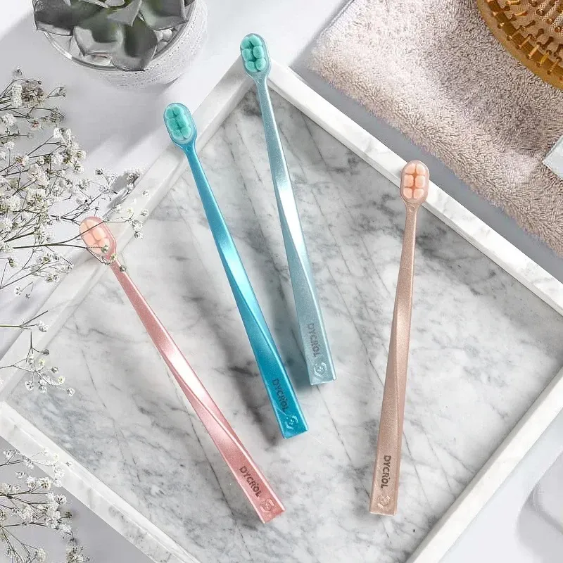 1 stks/Set siliconen tandenborstel voor orale gezondheid nano zachte borstelharen tandenborstels met beschermende dekking draagbare reisborsteltanden