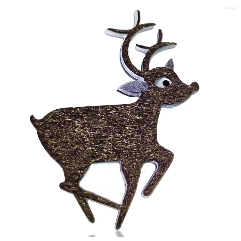 Brooches OI Christmas Women's Brooch Cute Anime Sika Deer Men's For Year Gift Quality Jewelry Pins Women Friend