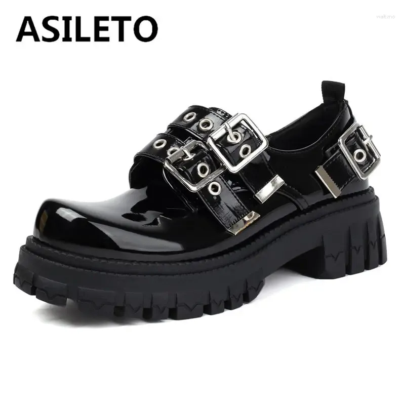 Chaussures habillées asileto Gothic Female Pompes punk Bourgures Boucle STRAP METAL Decoration Big Taille 41 42 43 Cuir Patent Cauvre Cause Street Style