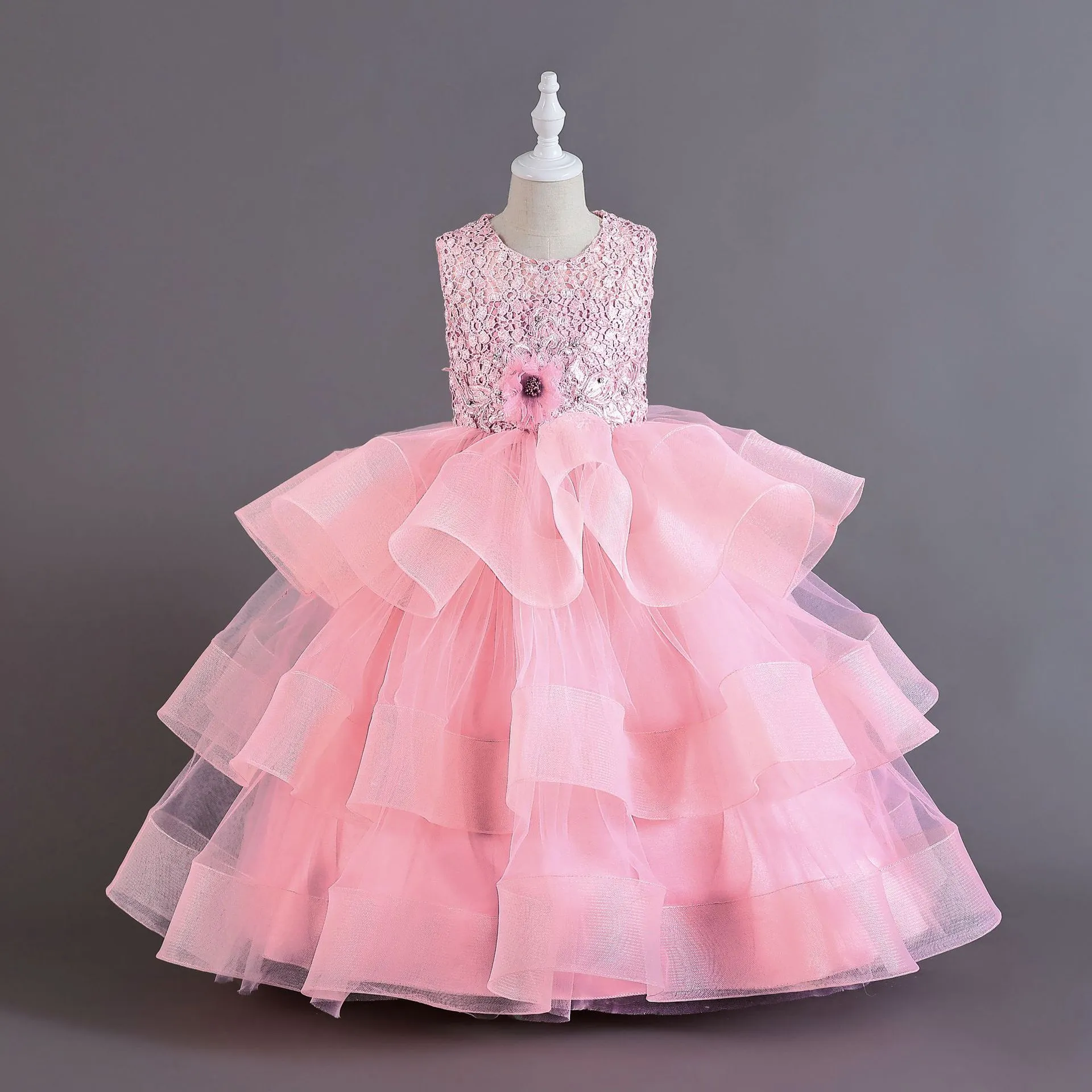 Belle en dentelle Flower Girls Robes Robes de bal Kids First Holy Communion Robe Princess Wedding Pageant Robe 2024 Boue de bal Crystals Boue de fête d'anniversaire de fille perle