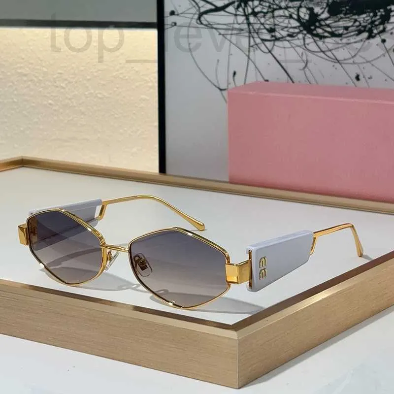 Lunettes de soleil Designer des lunettes de soleil pour les femmes miui rhombique 2024 Nouvelle lunettes de lunettes de style européen et américain