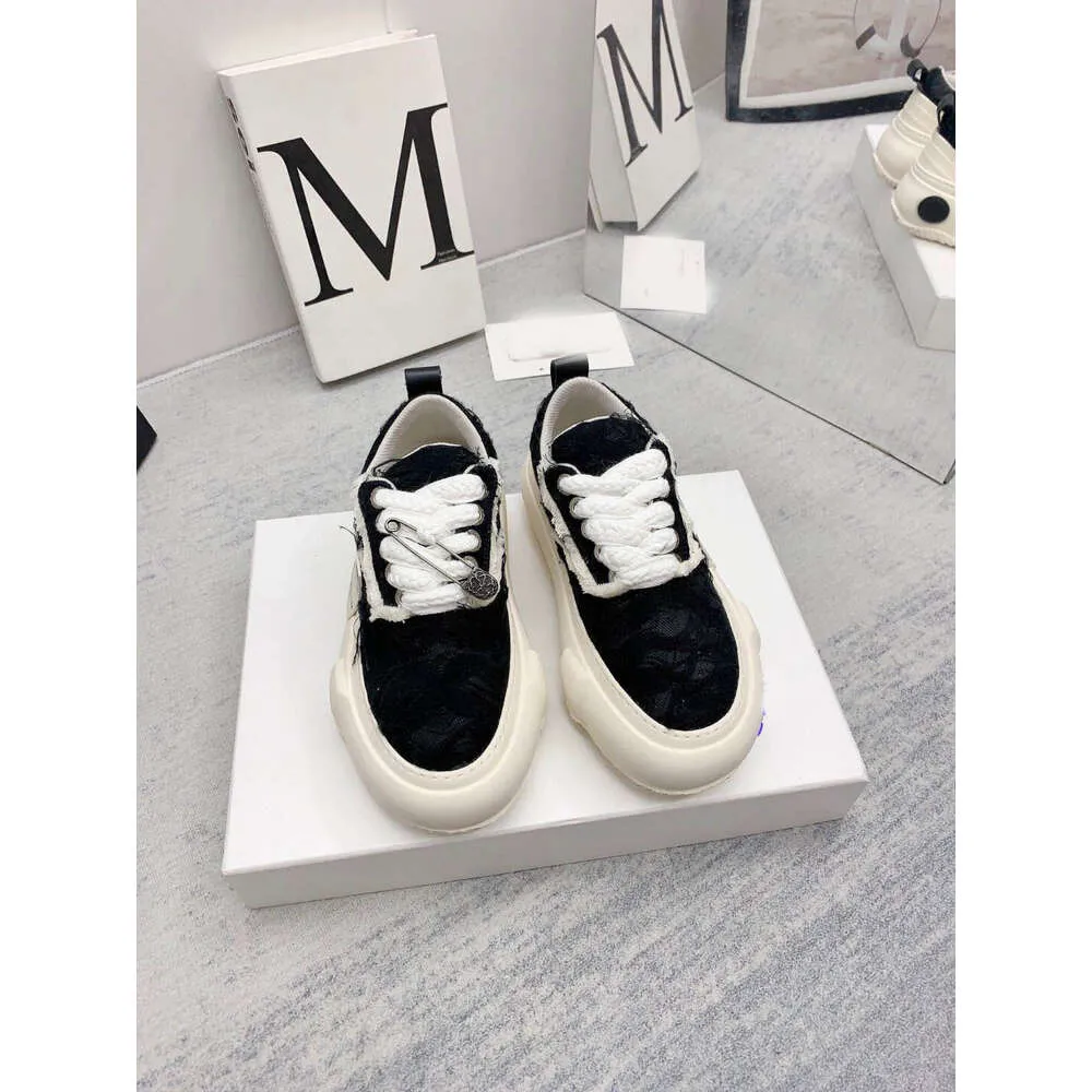 2024 Early Spring New Thick Sole Versatile Checkerboard Canvas Women's Lace Up Beggar Shoes Low Top Big Head Design