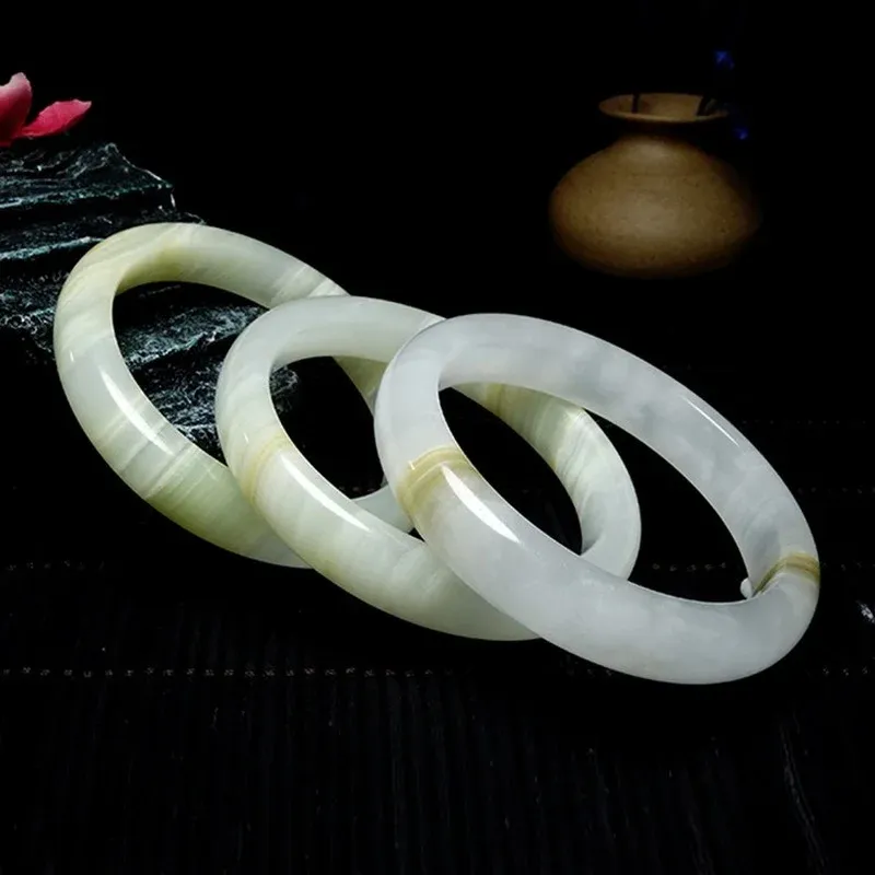 Bransoletki Naturalne chińskie białe jadecie ręcznie rzeźbione bransoletka z szeroką opaską butikową biżuterię Mężczyźni i kobiety owinięte jedwabistą jadeczkową bransoletę