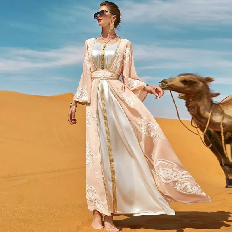 Etnische kleding rozenpatroon borduurwerk tweedelig jurk Arabian Abaya pak Midden -Oosterse vrouwen elegante Dubai -jurken koftan