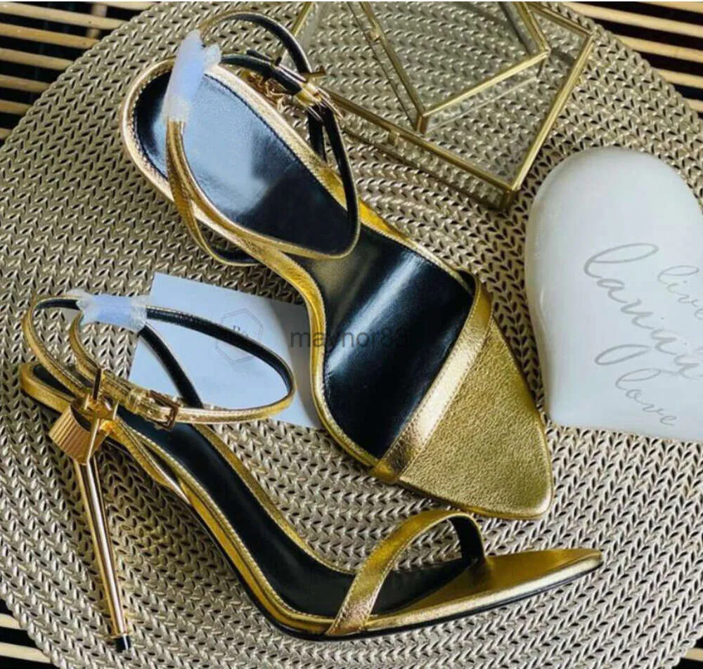 Femme Sandale Queen Tom Sandal Calcotage avec boîte de luxe Designer Naked Pumps Summer Shoes Point Toe Fashion European and American Style