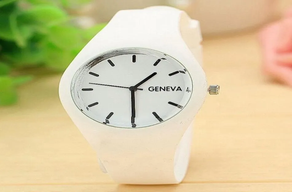 Sprzedaż modowej wypoczynku Ultrathin Geneva Women039s kwarc cukierowy kolor silikonowy zegarek 4122394