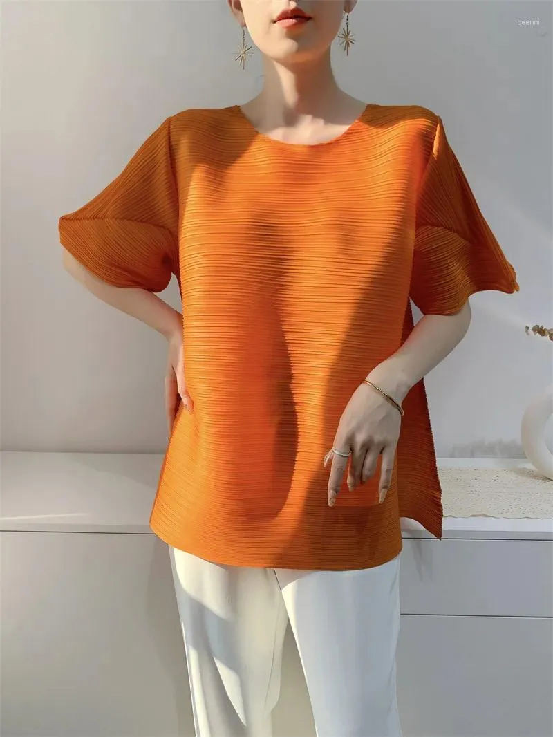 Kvinnors T -skjortor Miyake 2024 Summer Pleated Tops Loose Large Size Casual Designs