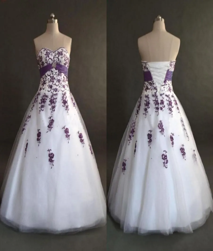 Robes de mariée blanches et violettes de qualité supérieure de la Chine Sweetheart Necline EXQUISITE Machine broderie Aline Corset Bridal Robes2879173