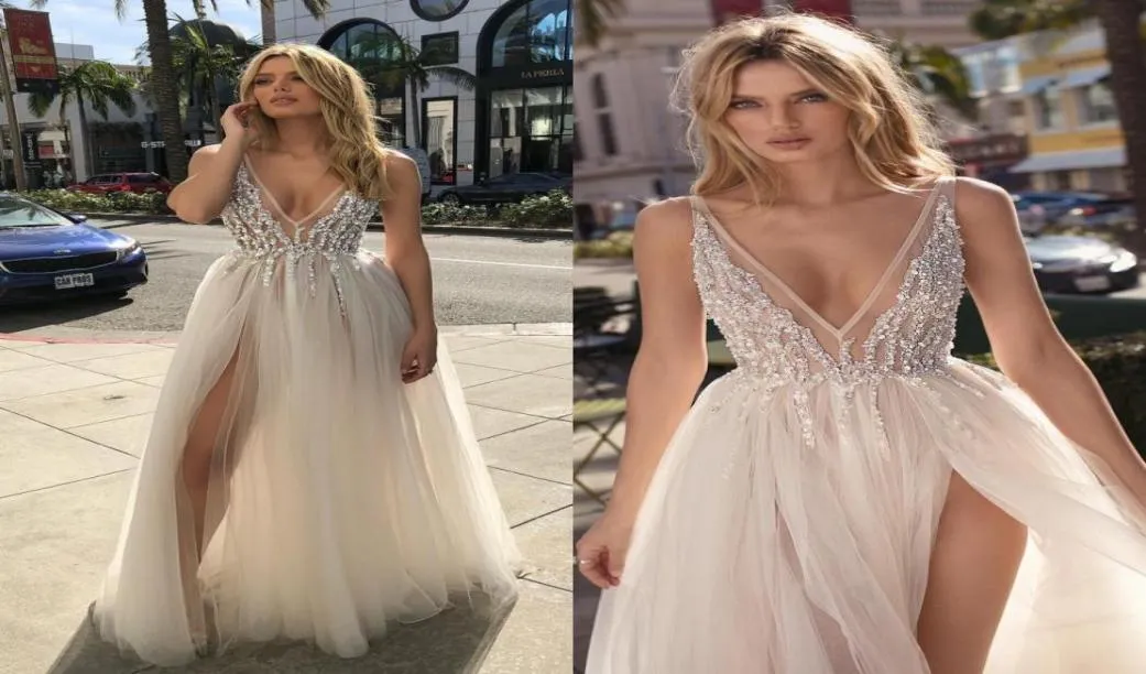 2020 Berta Beach Wedding Dresses Beaded Deep V Neck Bohemian Bridal Gowns 라인 측면 분할 바닥 길이 얇은 명주 그 길이 Tulle verkido de novia4074410