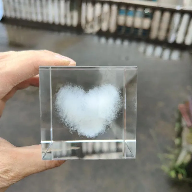 Figurines décoratives 4/5 / 6cm Cube Crystal Ball Inner Scarpage Transparent Love Heart Cloud Moon Décoration Home Decoration Ornement Cadeau de Noël PO