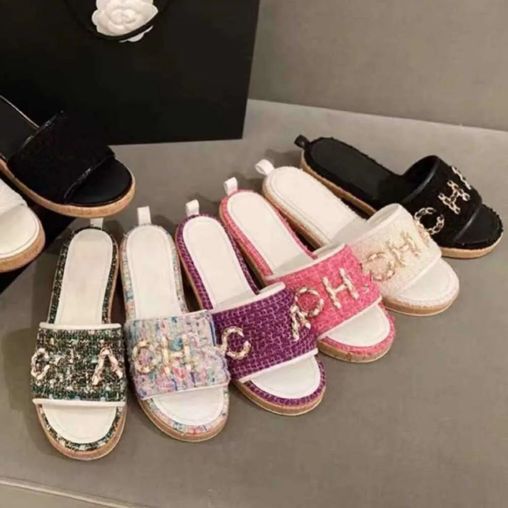 Дизайнеры направляют сандалии женщины твидовые кожаные соломы Сандалии для клинков модные пляжные бренд бренд бренд. Повседневная платформа для платформы резиновая модная обувь S690