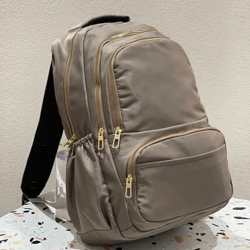 Sac à dos à dos haute capacité pour hommes et femmes sacs à dos de la mode Sac imperméable pour les femmes en nylon solide école de cabine de voyage