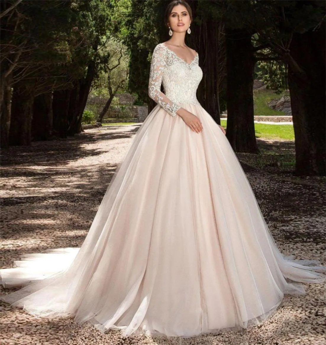 Tulle Long Sleeve Blush Color Wedding Dress VNeck Ball Gown Appliques Lace casamento Bridal Gowns Illusion Back vestido de noiva1276816