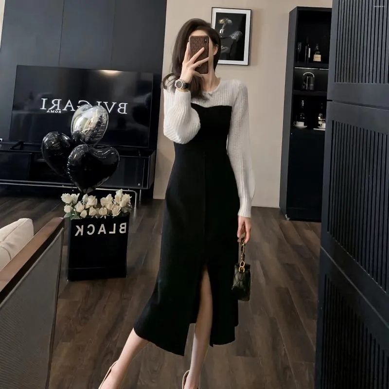 Casual Dresses French Retro Black White Patchwork Knitted Dress Women Elegant 2024 Spring Office Lady Slim Mid-length Bottoming Korea