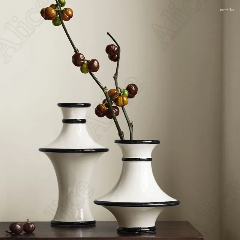 VASES NORDIC NORDIC MONEDE CERAMIC VASEシンプルさivingルームデスクトップブラックラインダイニングテーブル装飾フラワーアレンジメント装飾品