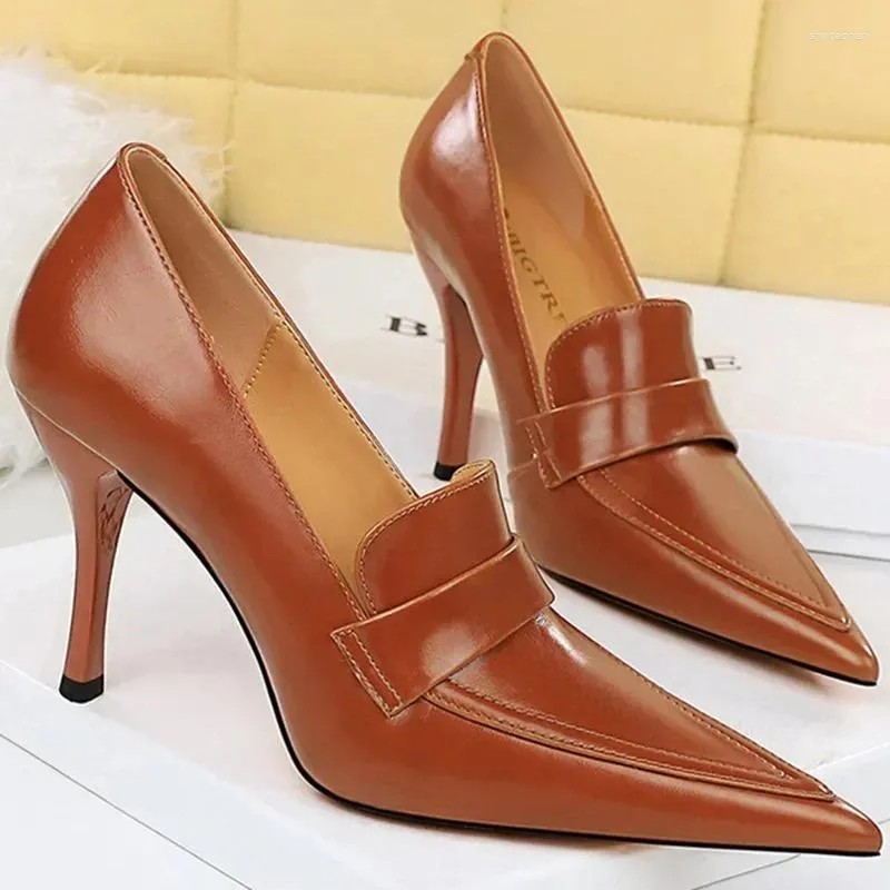 Vestido Sapatos Mulheres 10 cm de altura Bombas Retro PU PU Slipony STILETTO LADA BROWN OFFICE ROMANO MATHE