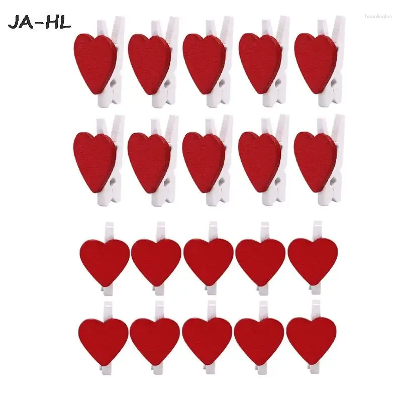 Décoration de fête 20pcs / 40pcs mini coeur en bois Vêtements d'amour po papier pagille épingle à linge artisanat Clips de carte postale décor de mariage à la maison