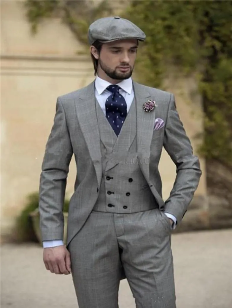 2018 Novo noivo cinza claro barato smokings Tuxedos cauda pico de lapela laproomsmen wear personalizado massaceiros de casamento de casamento