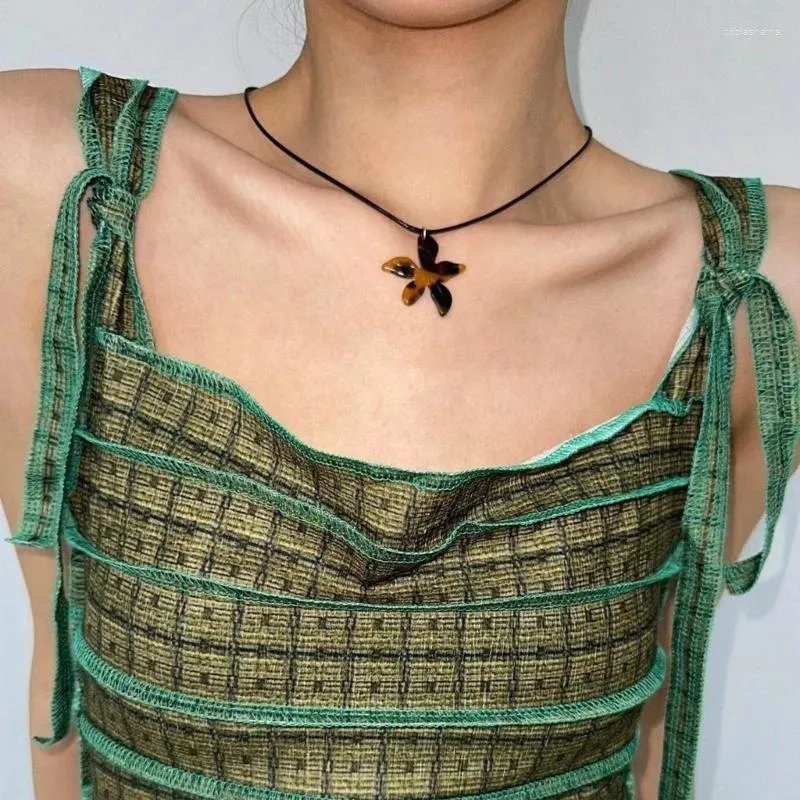Chaines Collier de pendentif ambre pour femmes Bijoux de la chaîne de clavicule en acrylique