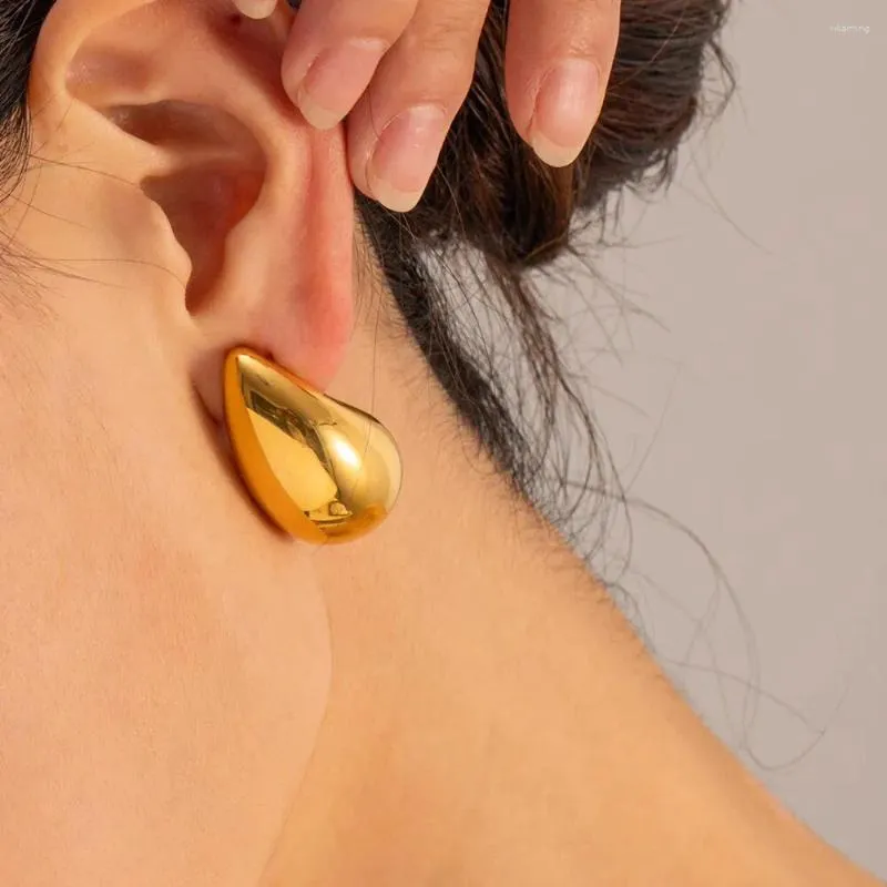 Ryggar örhängen Creative Water Drop Shape Glossy Earring Clip for Women's Non Piercing rostfritt stål Ear Manschett Shiny Smycken