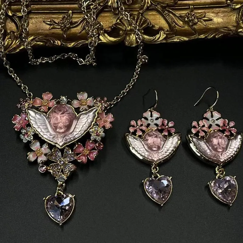 Dingle örhängen vintage dröm ängel emalj hantverk rosa blommor kristall lättnad halsband och